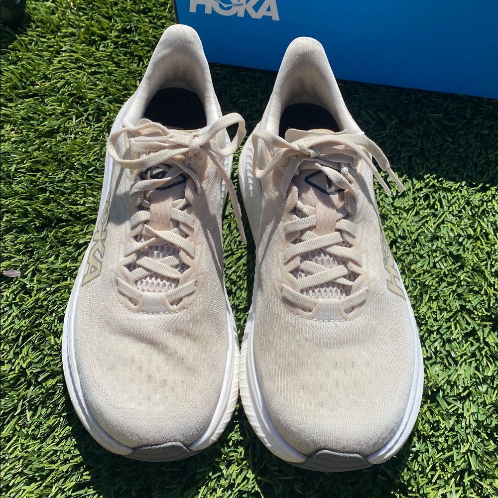 Hoka Mach 6 Running Shoes women’s 8.5 wide Eggnog color - Picture 2 of 7